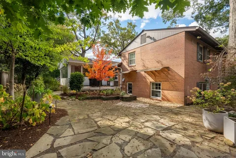 $1,249,500 | 917 Crestwood Drive, Alexandria, VA 22302