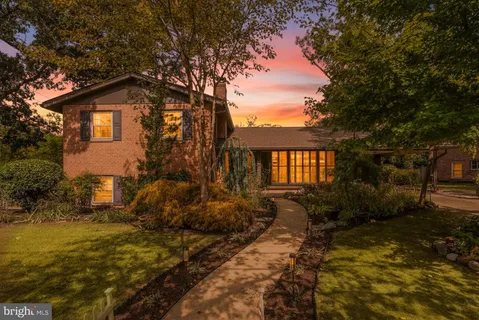 $1,249,500 | 917 Crestwood Drive, Alexandria, VA 22302