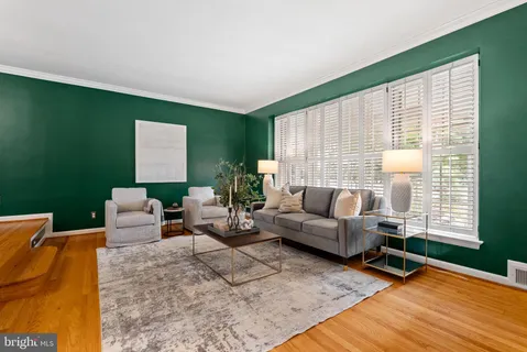 $1,249,500 | 917 Crestwood Drive, Alexandria, VA 22302