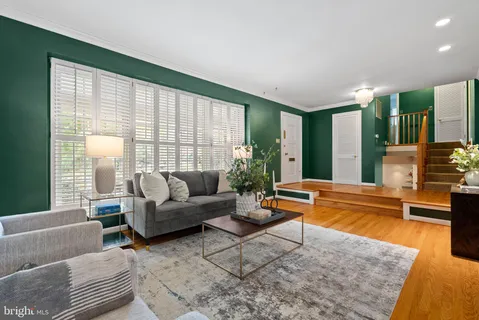 $1,249,500 | 917 Crestwood Drive, Alexandria, VA 22302