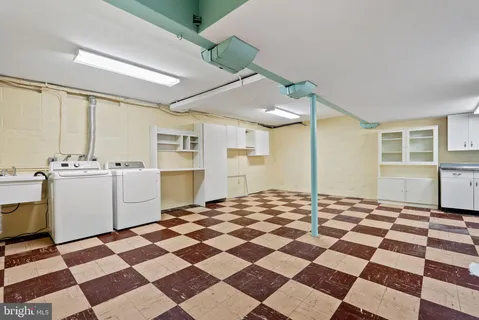 $1,249,500 | 917 Crestwood Drive, Alexandria, VA 22302