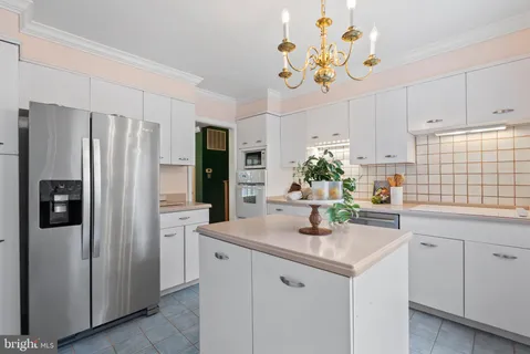 $1,249,500 | 917 Crestwood Drive, Alexandria, VA 22302