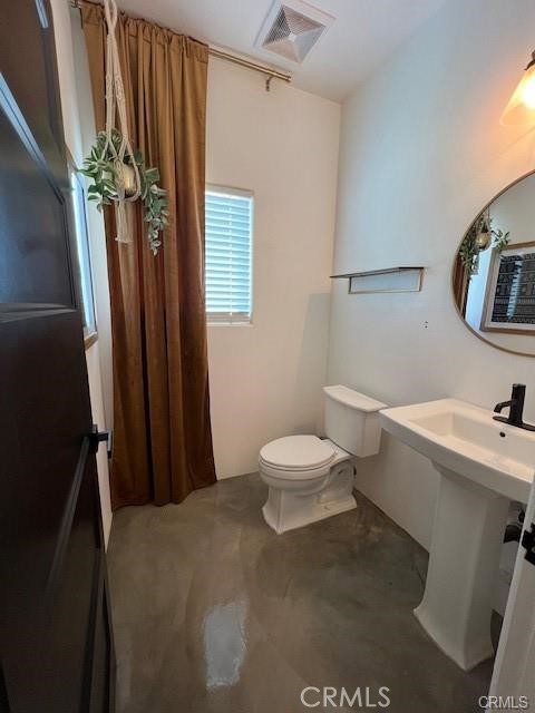 10773 Mills Road Apple Valley, CA 92308 - Photo 23 of 39 a bathroom with a toilet a sink and tub