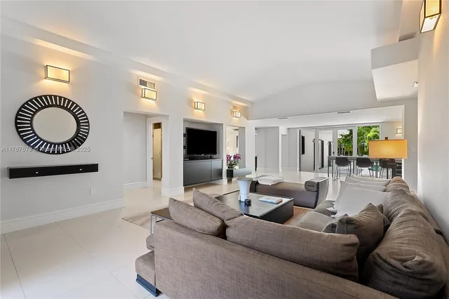 $20,000 | 122 East 2nd Court, Miami Beach, FL 33139