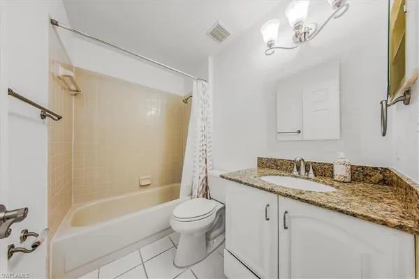 $1,950 | 230 Timber Lake Circle, Unit C204, Naples, FL 34104