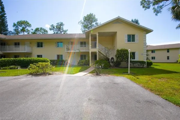 $1,950 | 230 Timber Lake Circle, Unit C204, Naples, FL 34104