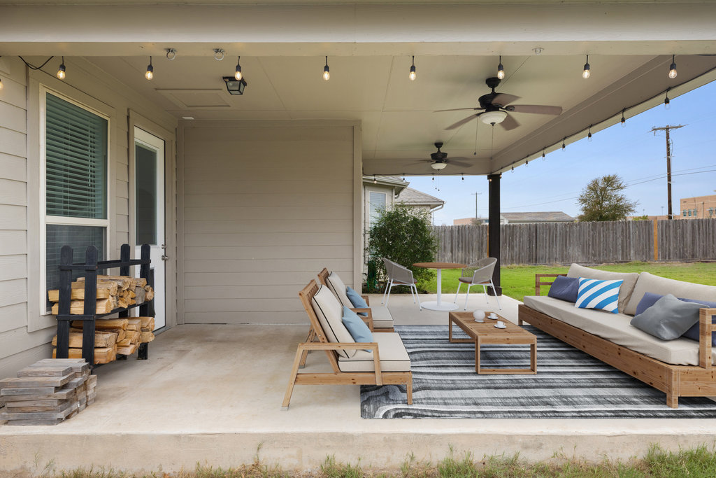 5208 Anaheim Avenue Pflugerville, TX 78660 - Photo 31 of 38 a living room with furniture