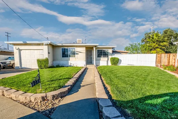 a view of house with a yard