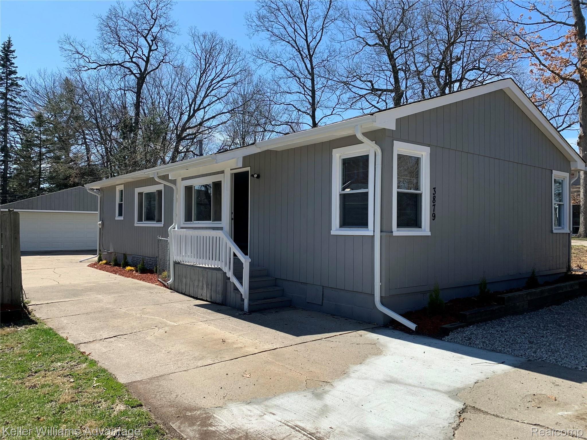 3879 Mapleleaf Road Waterford, MI 48328 - Photo 1 of 22 IMG_4416 (1).jpg