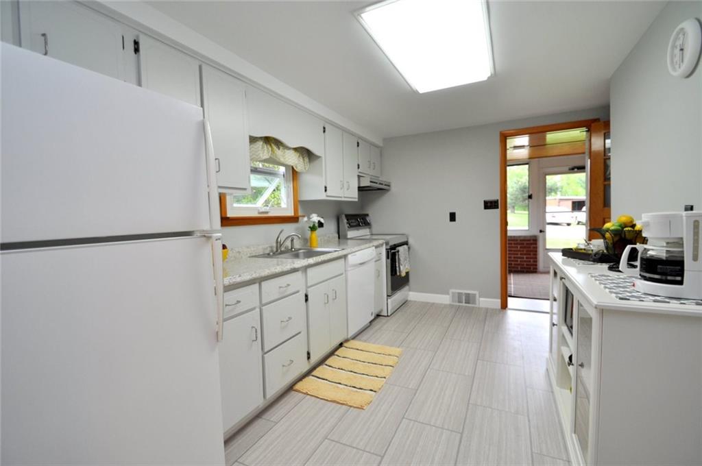 1328 High Road Clairton, PA 15025 - Photo 6 of 25 Gallery Image 6