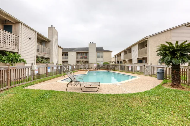 $119,000 | 3919 Fairmont Parkway, Unit 122, Pasadena, TX 77504