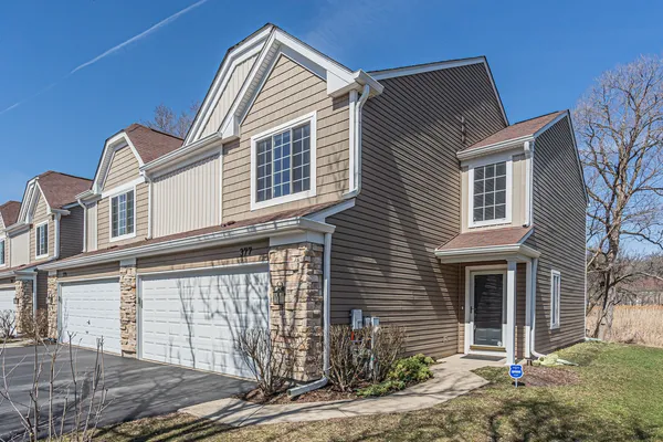 $349,999 | 377 Locksley Drive, Streamwood, IL 60107