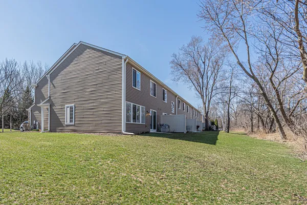$349,999 | 377 Locksley Drive, Streamwood, IL 60107