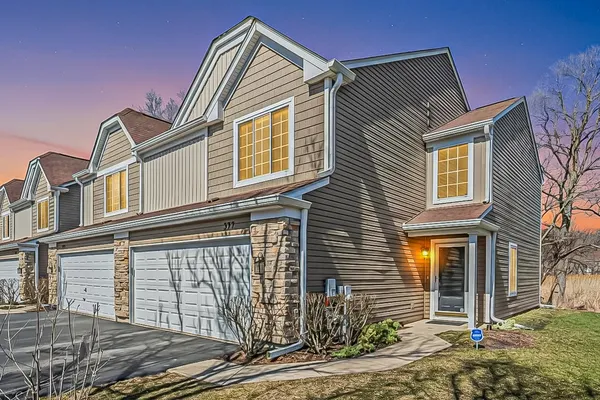 $349,999 | 377 Locksley Drive, Streamwood, IL 60107
