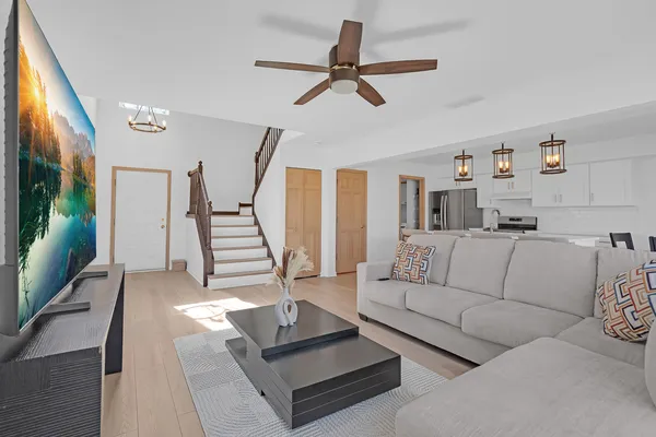 $349,999 | 377 Locksley Drive, Streamwood, IL 60107