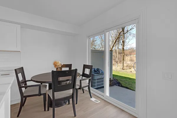 $349,999 | 377 Locksley Drive, Streamwood, IL 60107
