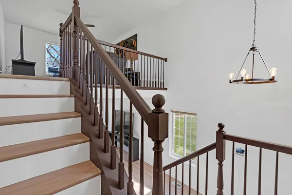 $349,999 | 377 Locksley Drive, Streamwood, IL 60107