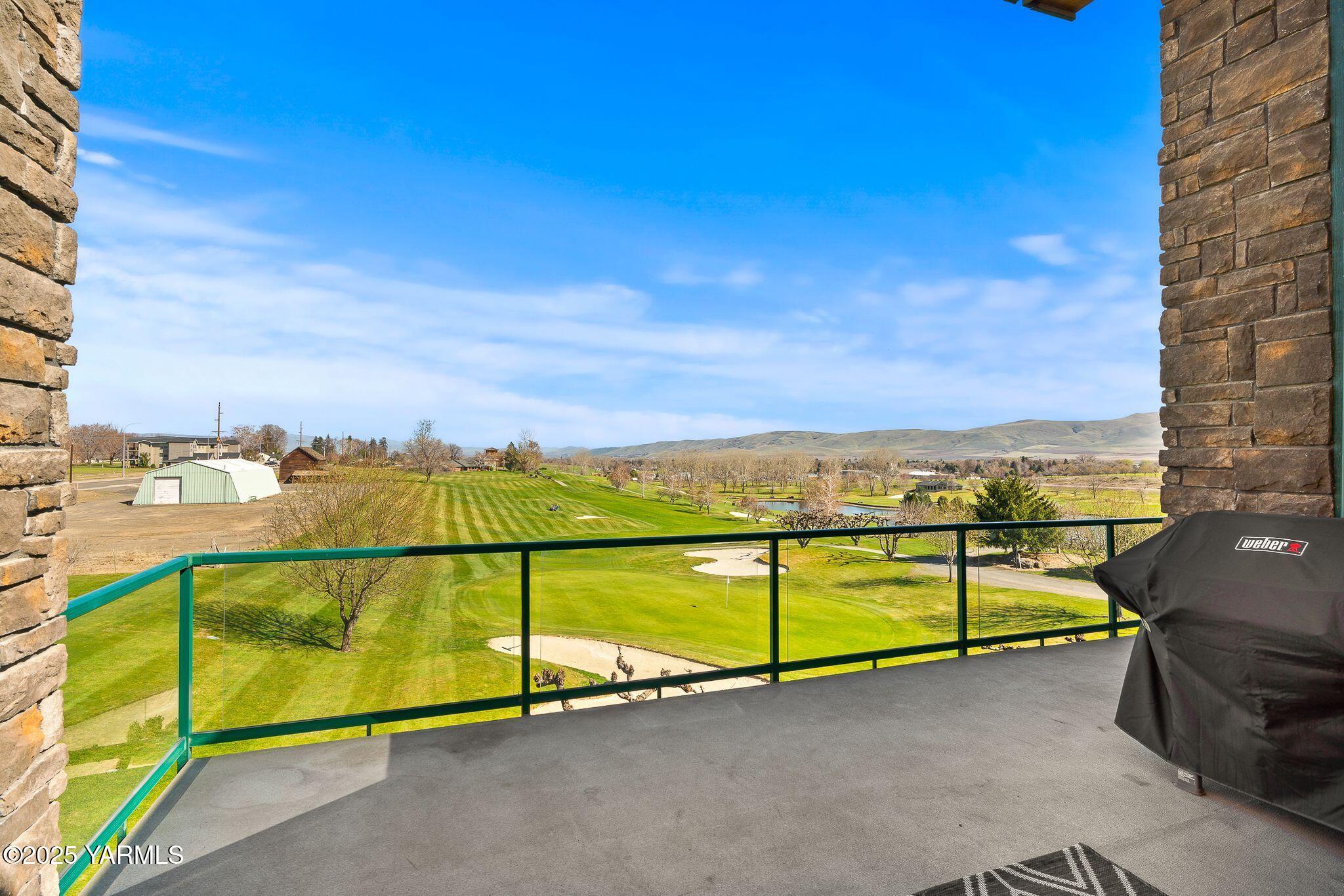 9150 Occidental Road, Unit 8 Yakima, WA 98903 - Photo 11 of 41 A golfer's paradaise