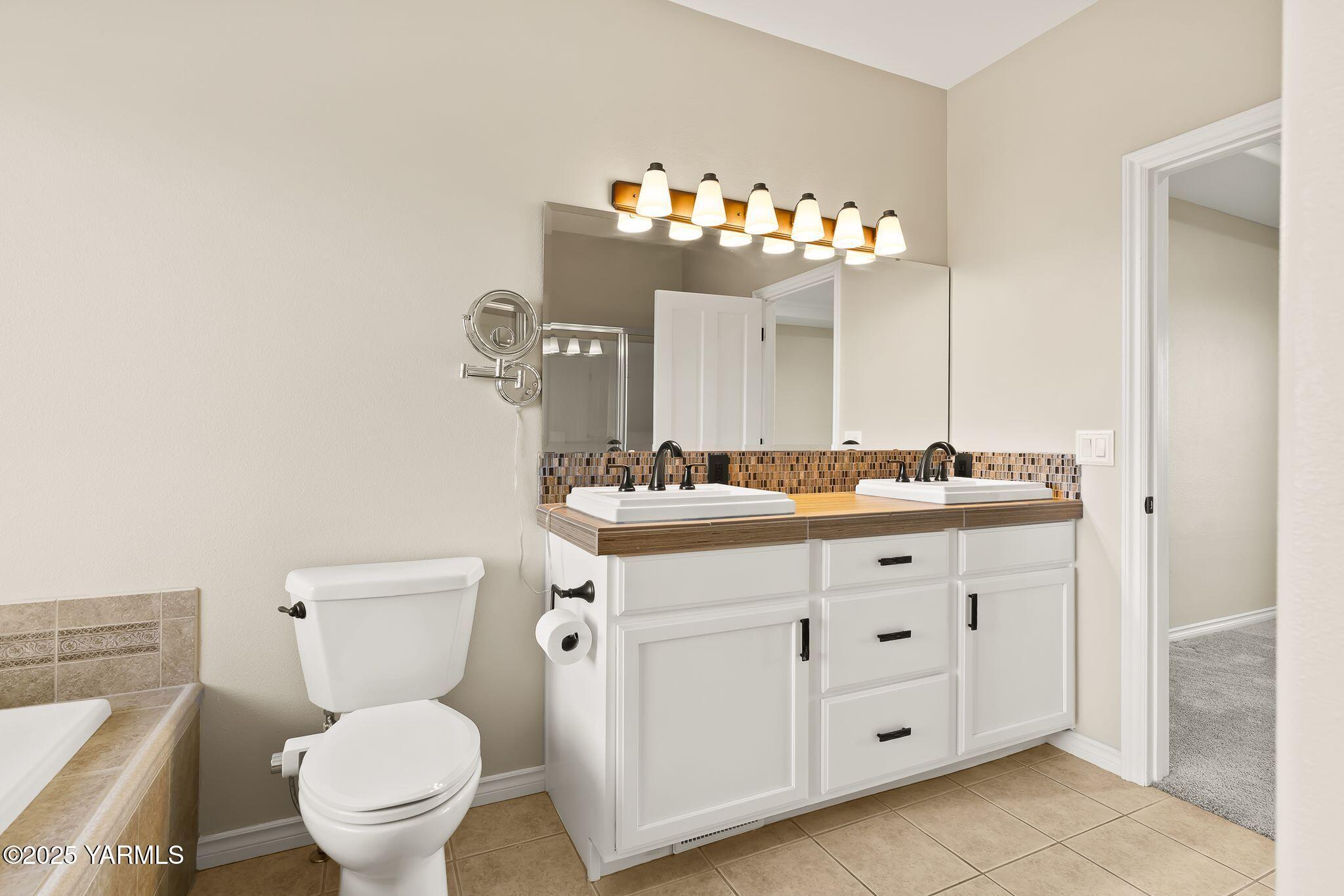 9150 Occidental Road, Unit 8 Yakima, WA 98903 - Photo 14 of 41 Thoughtfully designed primary ensuite