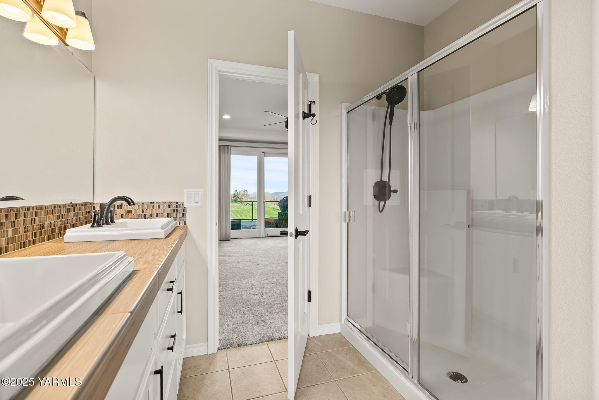 9150 Occidental Road, Unit 8 Yakima, WA 98903 - Photo 15 of 41 Oversized walkin shower in primary ensui