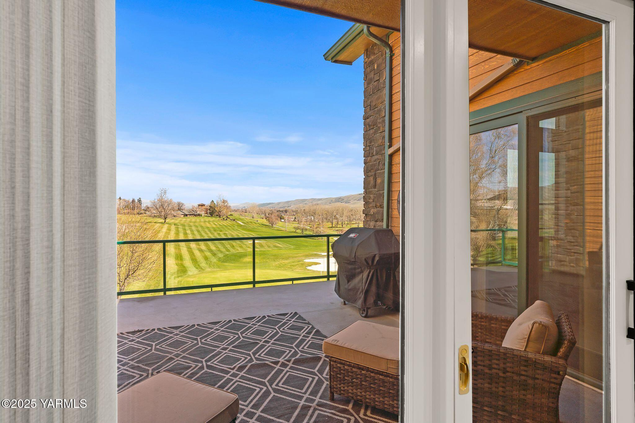 9150 Occidental Road, Unit 8 Yakima, WA 98903 - Photo 18 of 41 Access to balcony from Primary