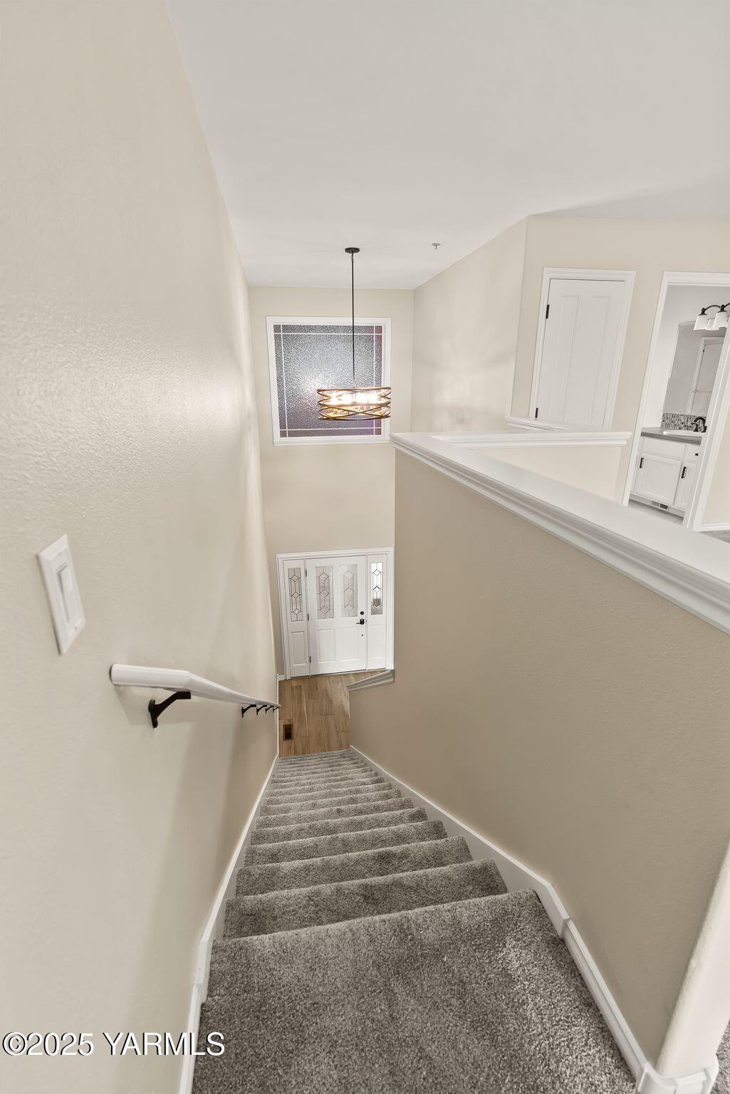 9150 Occidental Road, Unit 8 Yakima, WA 98903 - Photo 19 of 41 Soaring ceilings