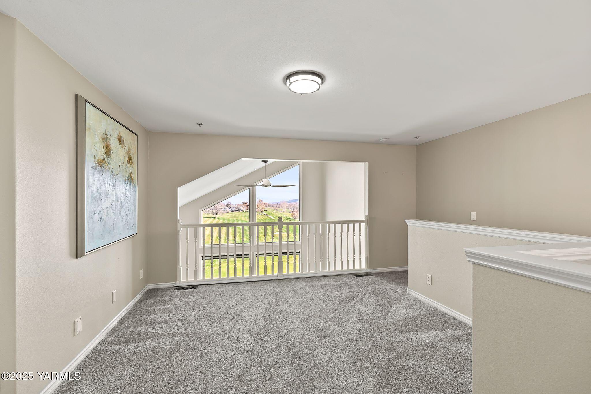 9150 Occidental Road, Unit 8 Yakima, WA 98903 - Photo 21 of 41 Upper landing is a versatile and light f