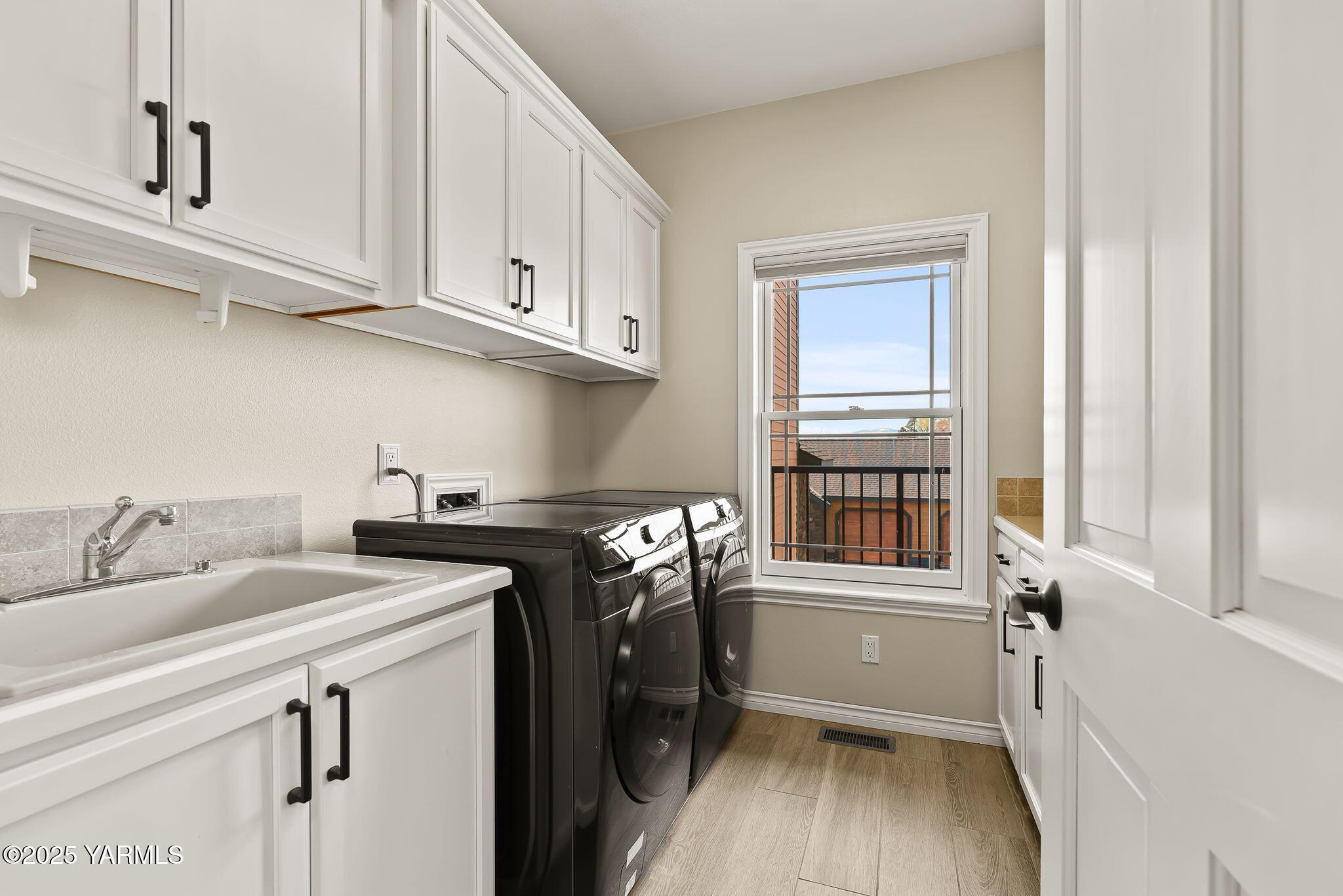 9150 Occidental Road, Unit 8 Yakima, WA 98903 - Photo 26 of 41 Guest bath and laundry area