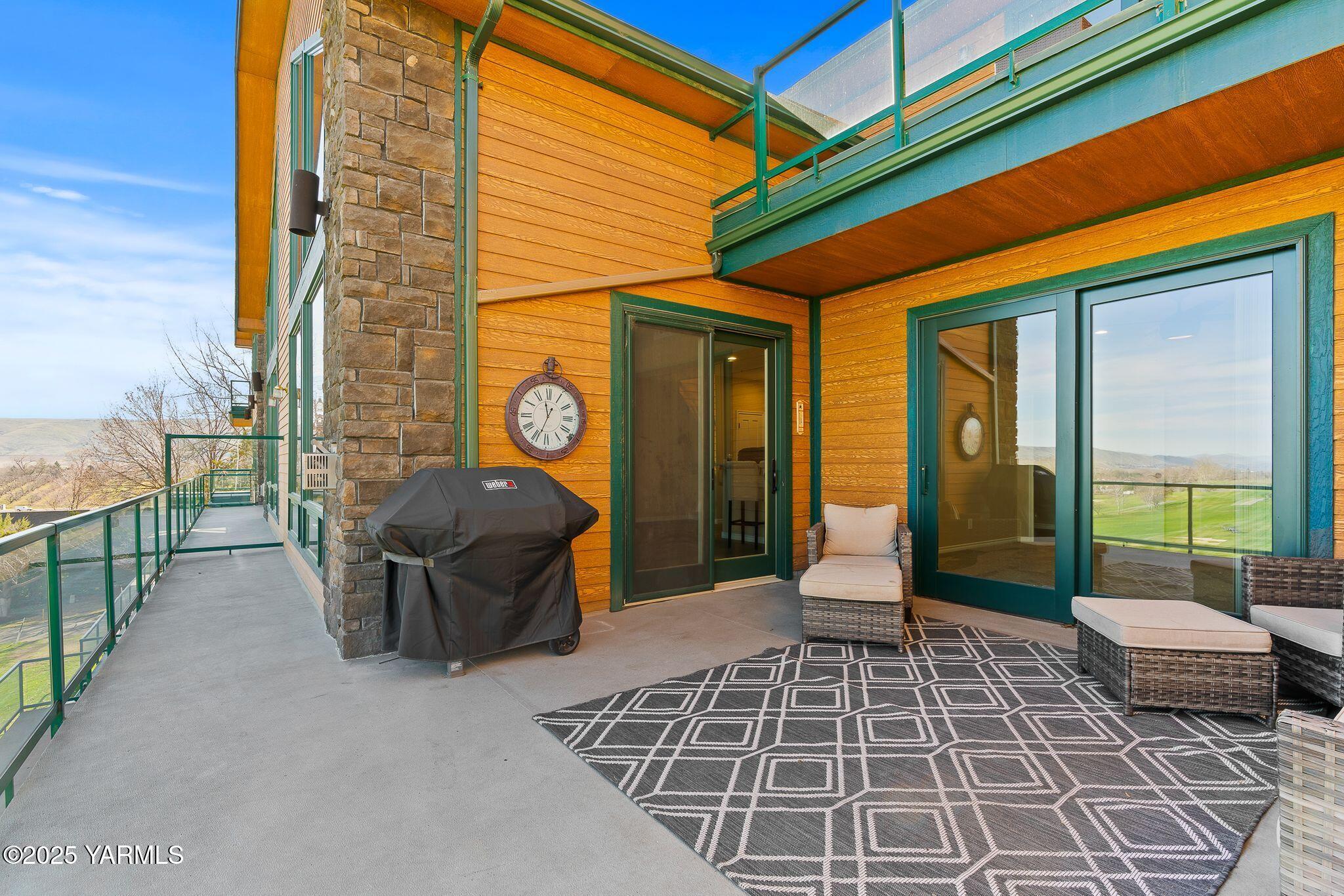 9150 Occidental Road, Unit 8 Yakima, WA 98903 - Photo 28 of 41 Private patio