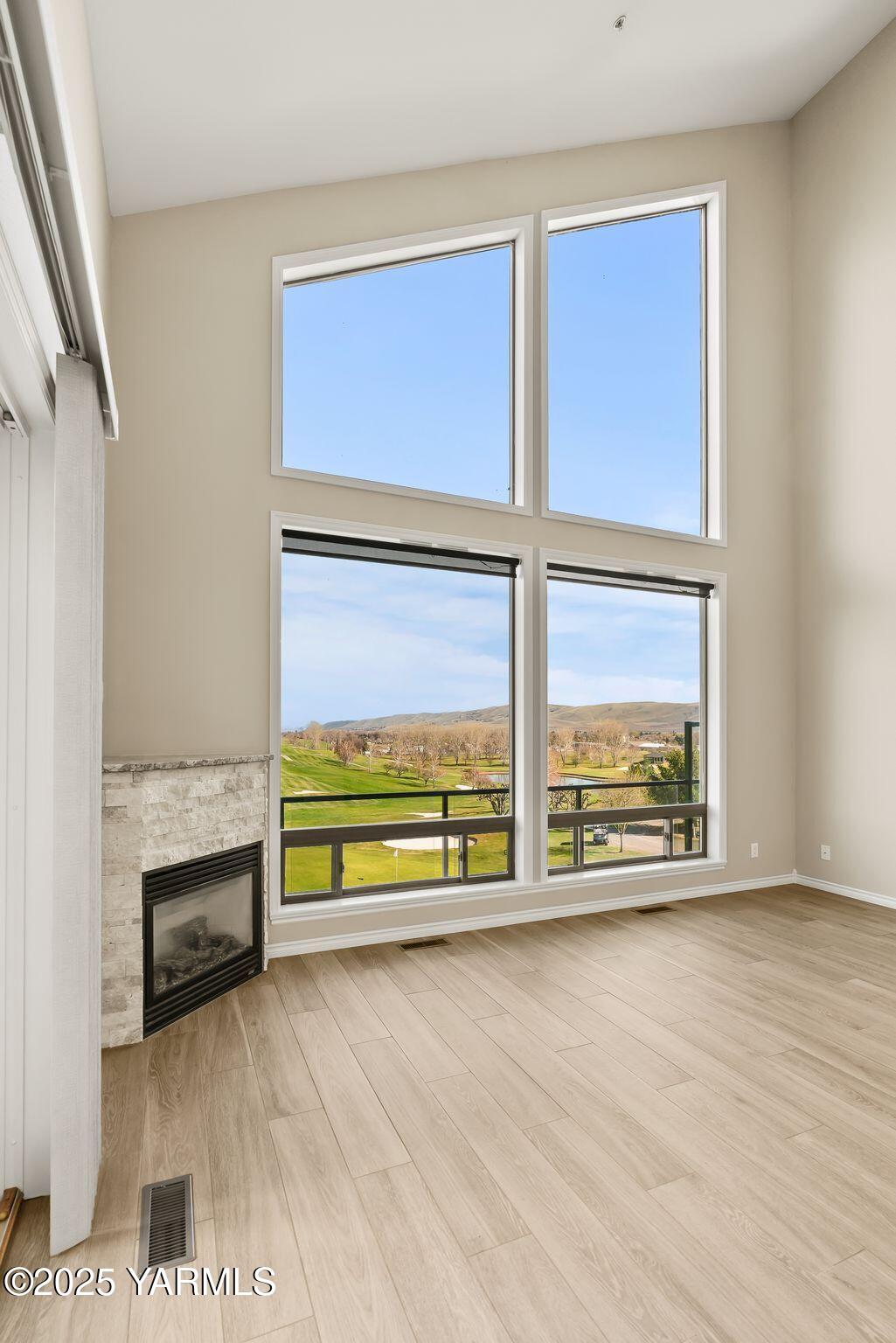 9150 Occidental Road, Unit 8 Yakima, WA 98903 - Photo 3 of 41 Panoramic golf course views