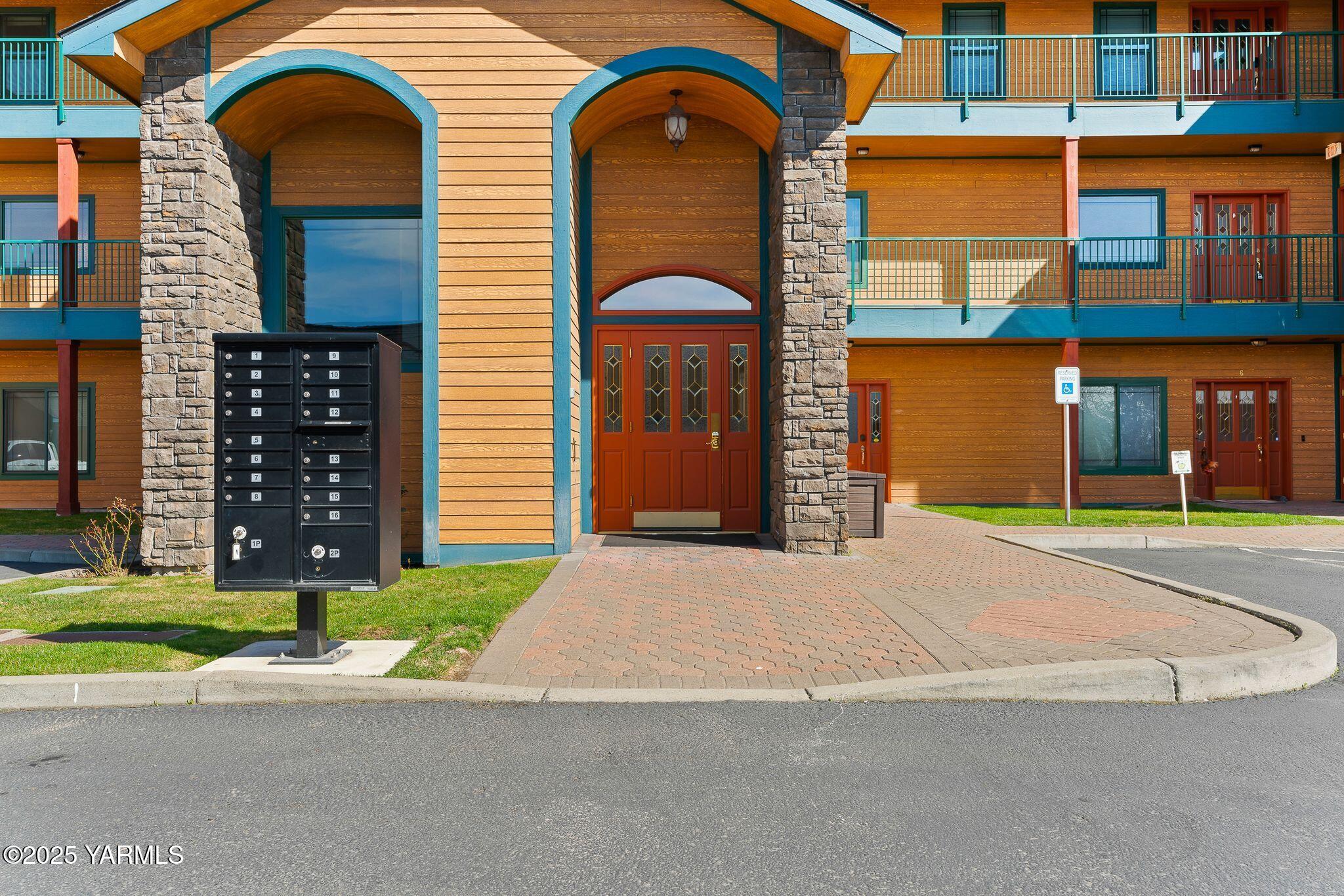 9150 Occidental Road, Unit 8 Yakima, WA 98903 - Photo 31 of 41 Maintenance free living