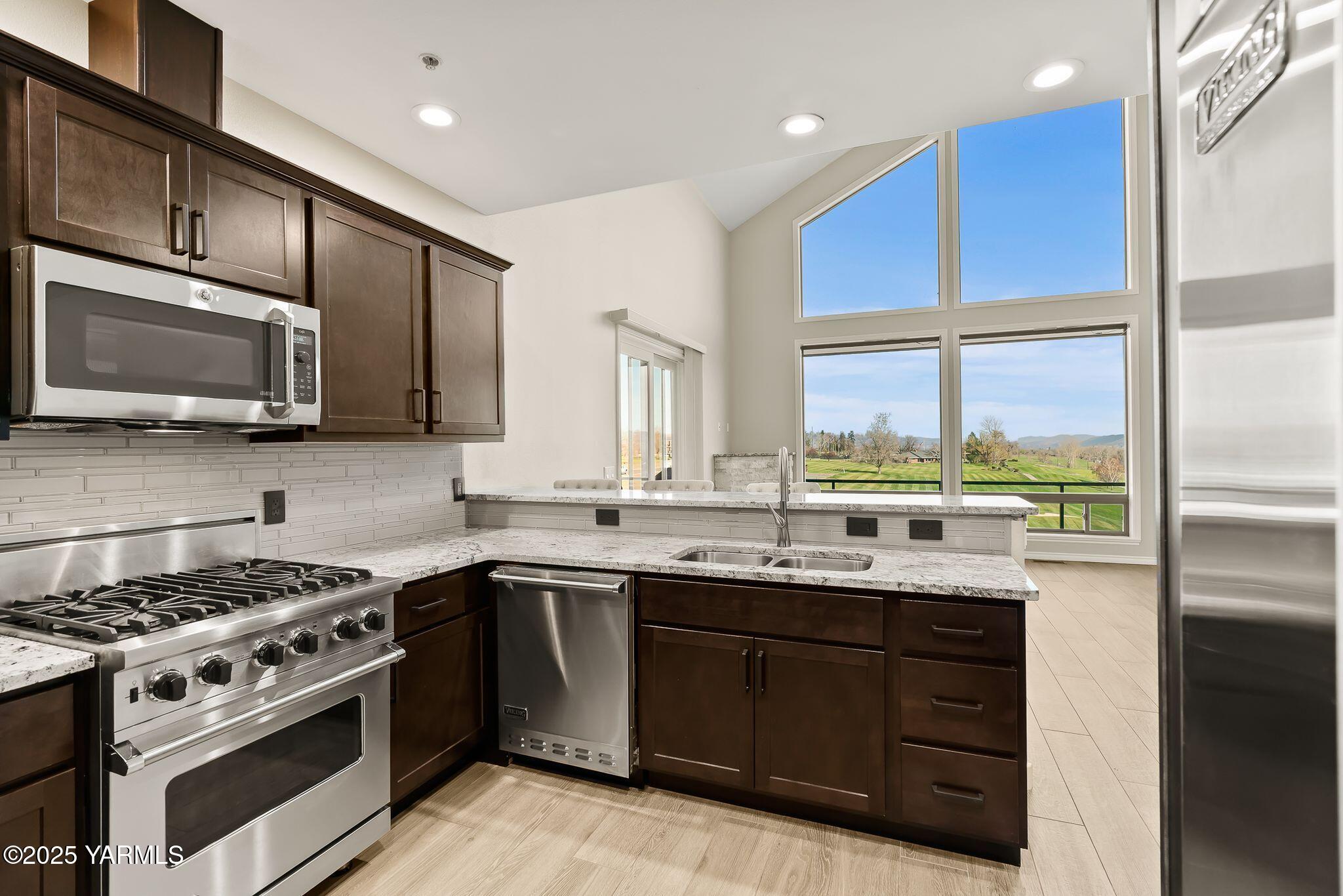 9150 Occidental Road, Unit 8 Yakima, WA 98903 - Photo 4 of 41 Perfect for entertaining