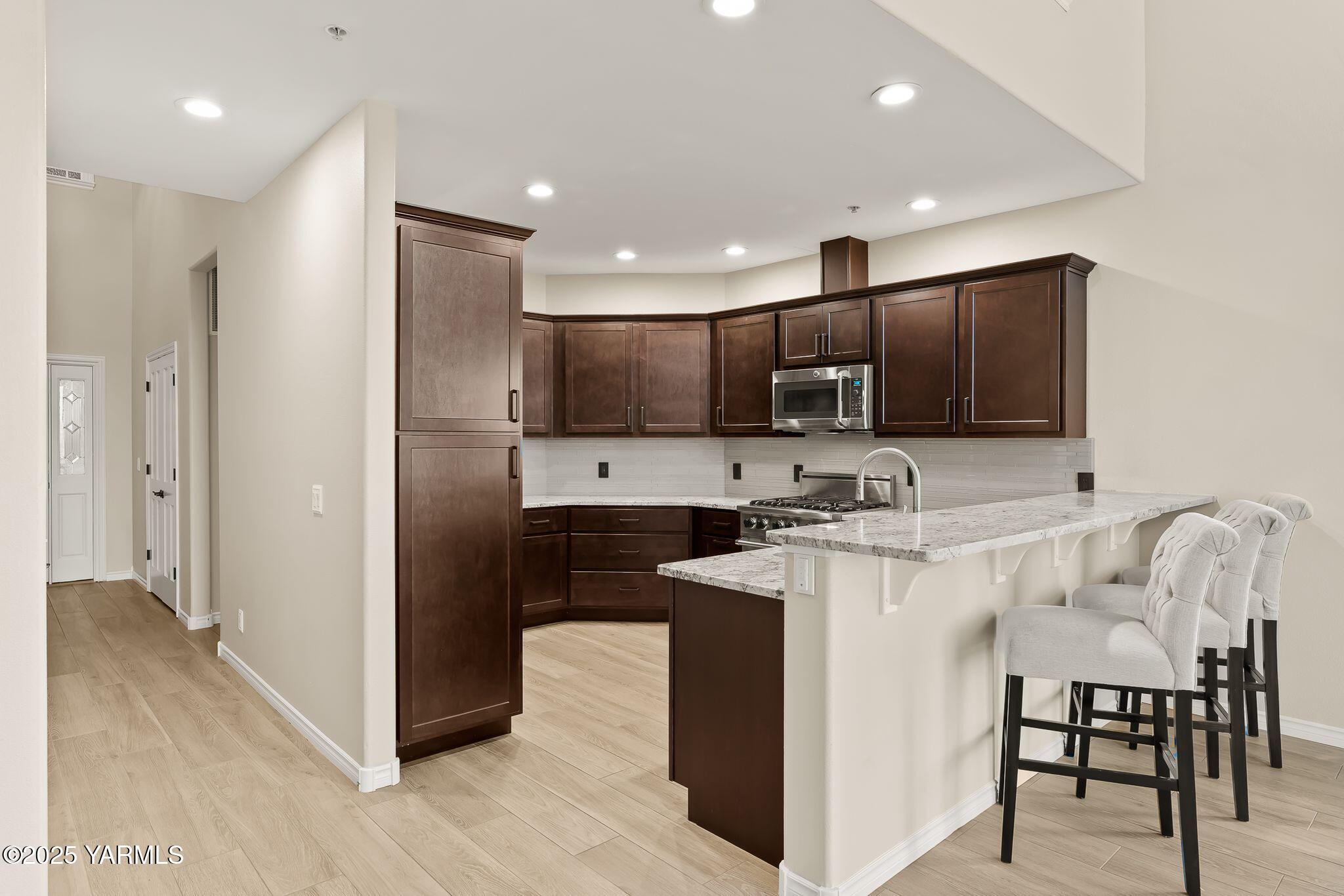 9150 Occidental Road, Unit 8 Yakima, WA 98903 - Photo 8 of 41 Sleek cabinetry and stylish countertops