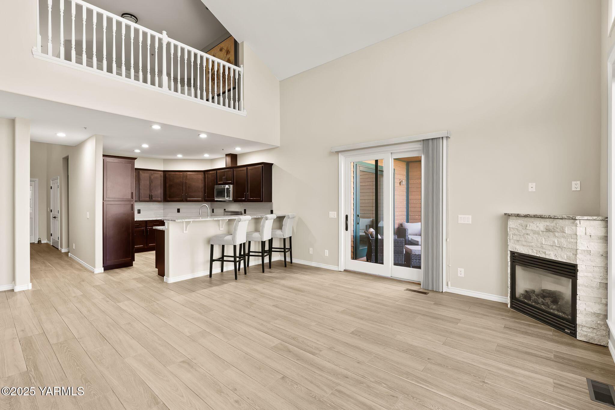 9150 Occidental Road, Unit 8 Yakima, WA 98903 - Photo 10 of 41 Open concept living