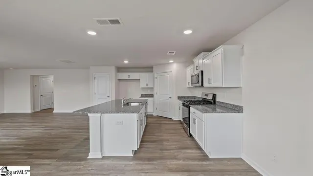 $254,900 | 623 Oak Ridge Drive, Clinton, SC 29325