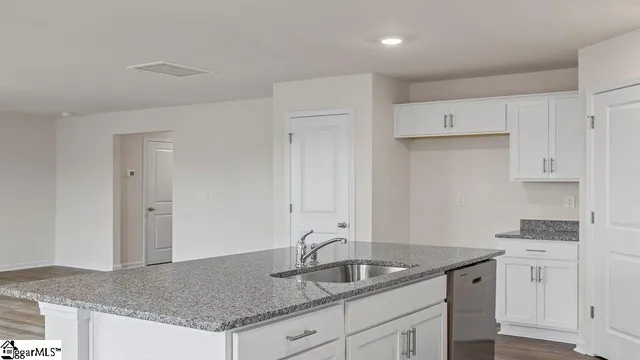 $254,900 | 623 Oak Ridge Drive, Clinton, SC 29325