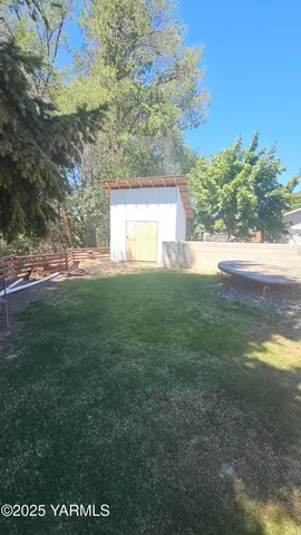 a view of front of house with a yard