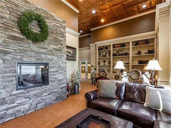 $2,000 | 303 Sugar Top Drive, Unit 3827, Sugar Mountain, NC 28604