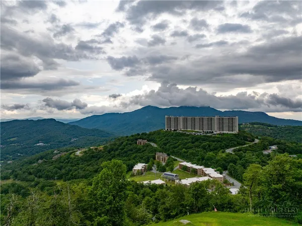 $2,000 | 303 Sugar Top Drive, Unit 3827, Sugar Mountain, NC 28604