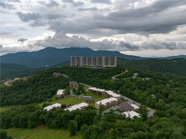 $2,000 | 303 Sugar Top Drive, Unit 3827, Sugar Mountain, NC 28604