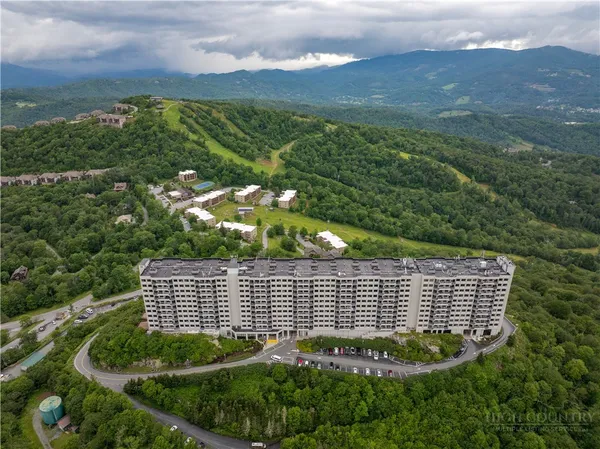 $2,000 | 303 Sugar Top Drive, Unit 3827, Sugar Mountain, NC 28604