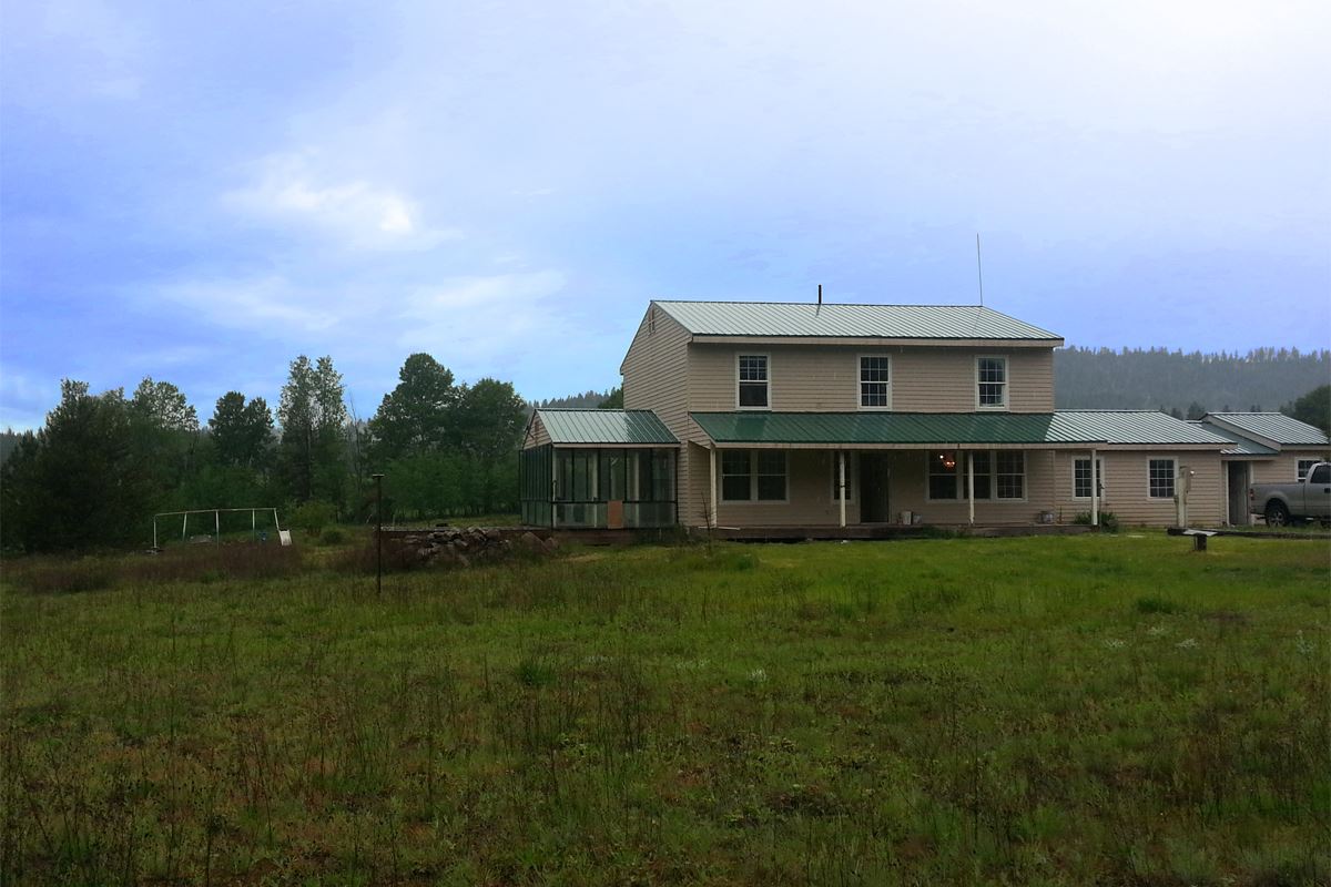 4518 Whittier Road Clayton, WA 99110 - Photo 2 of 20