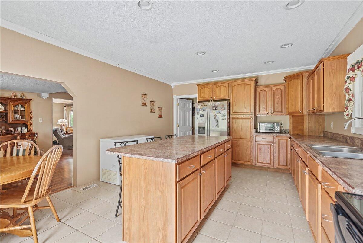 60 R J Wagers Road Manchester, KY 40962 - Photo 13 of 50 13-Kitchen