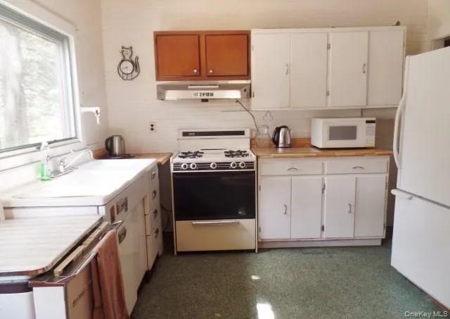 26 Wolf Pond Road Owls Head, NY 12969 - Photo 2 of 17