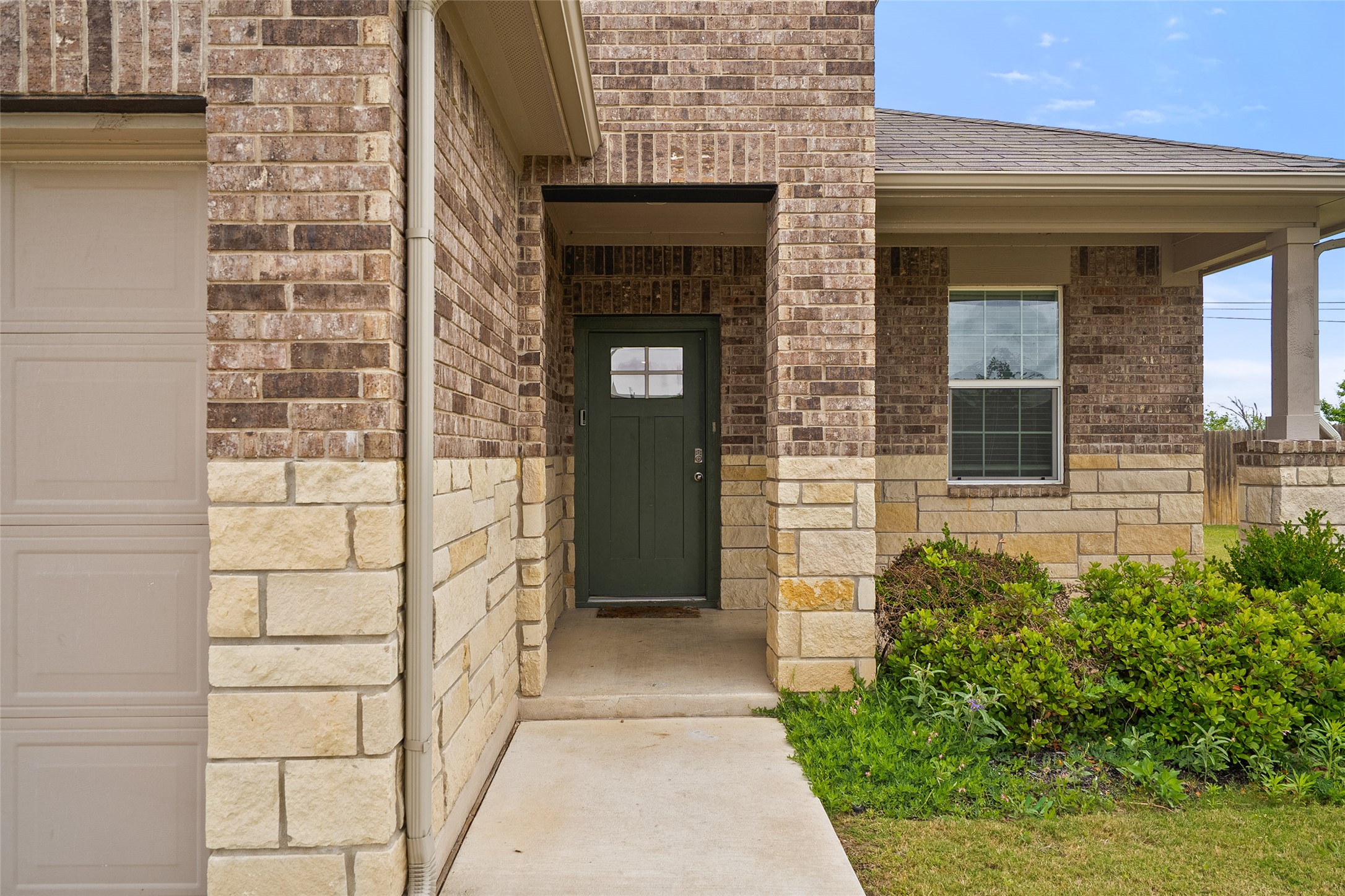 146 Brunnen Way Georgetown, TX 78626 - Photo 1 of 32