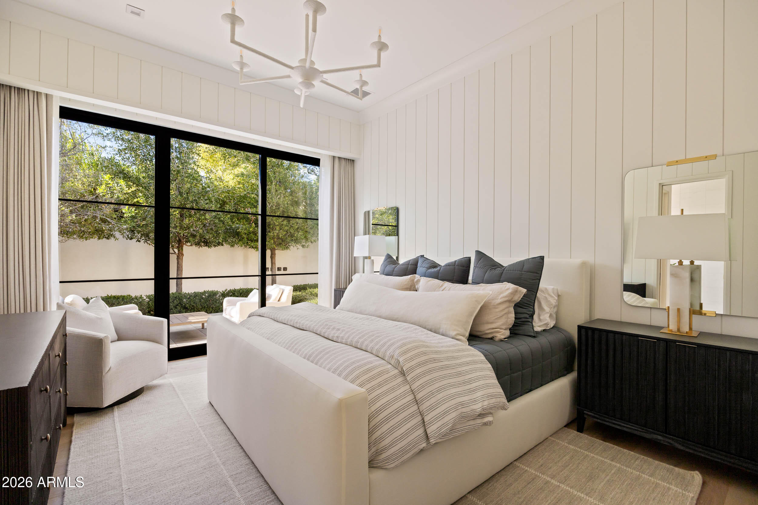 6800 North Mummy Mountain Road Paradise Valley, AZ 85253 - Photo 34 of 61 a large bedroom with a large bed and a large window