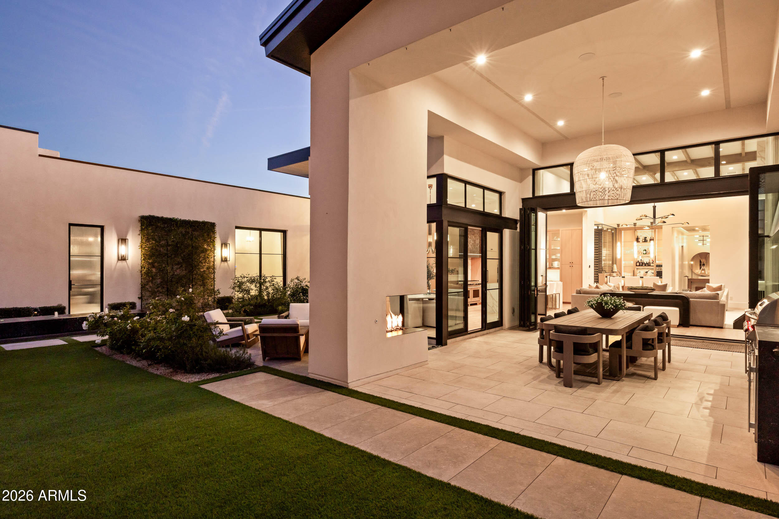 6800 North Mummy Mountain Road Paradise Valley, AZ 85253 - Photo 56 of 61 a living room with furniture