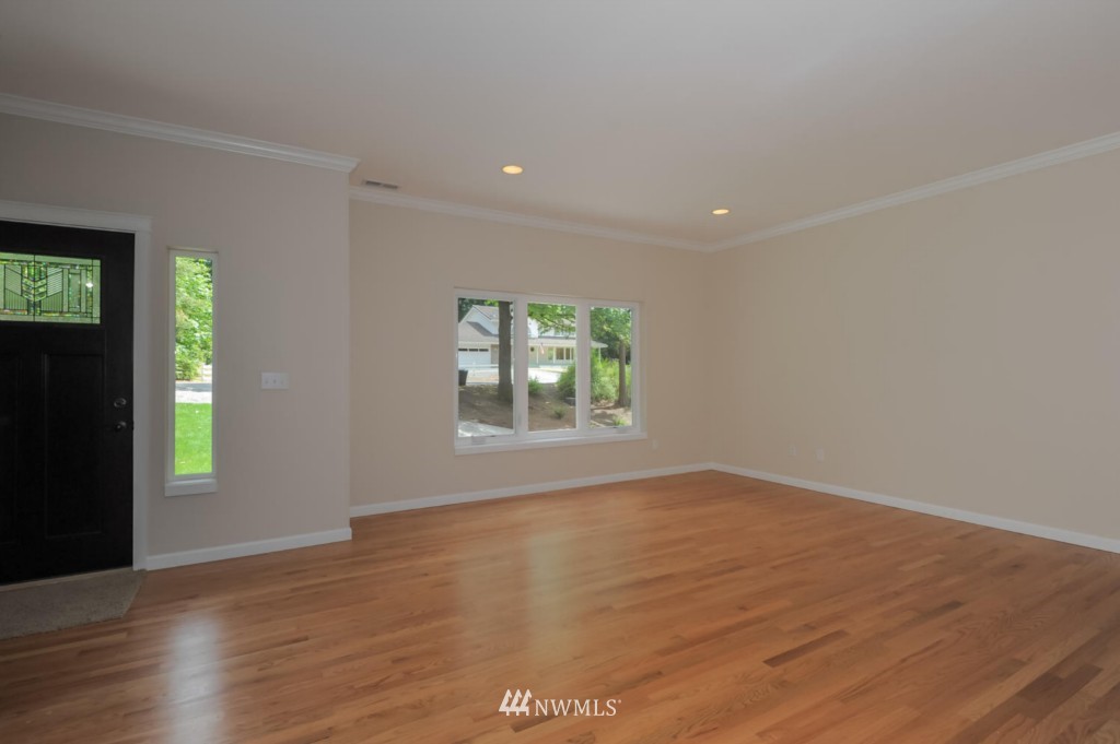 14521 156th Avenue Southeast Renton, WA 98059 - Photo 13 of 21