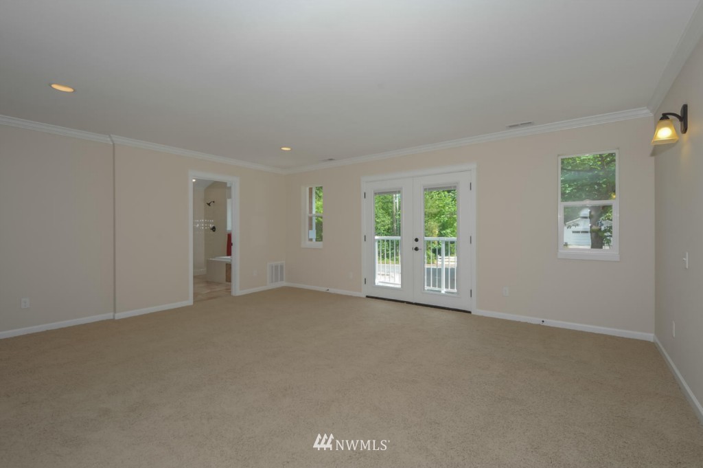 14521 156th Avenue Southeast Renton, WA 98059 - Photo 14 of 21