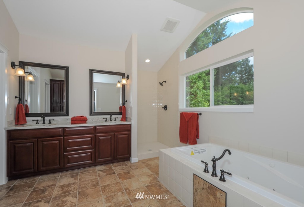 14521 156th Avenue Southeast Renton, WA 98059 - Photo 16 of 21